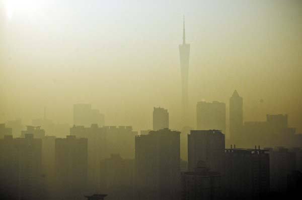 High-rise buildings are blanked by heavy smog in Guangzhou, South China's Guangdong province. Air pollution is a barrier to overcome for Chinese cities to become more livable. (Photo/China Daily)