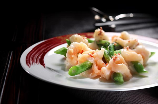Sauteed prawns skewed with Jin Hua ham and vegetables. Photo provided to China Daily
