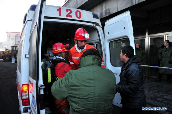  A rescued miner is carried to an ambulance at Liujiamao Coal Mine at Shenmu County of Yulin City, northwest China's Shaanxi Province, Jan. 7, 2016. A pit of Liujiamao Coal Mine collapsed at around 9 a.m. Wednesday and 11 people were trapped underground following the cave-in. Two have been rescued but one of them was dead. (Photo: Xinhua/Zheng Xin)