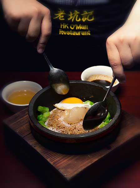 The plain rice with lard.HK O'Man restaurant's signature dishes include the plain rice with lard, the mixed HK O'Man pig knuckle and poon choi, or basin cuisine, served in large wooden, porcelain or metal basins.(Photo provided to China Daily)