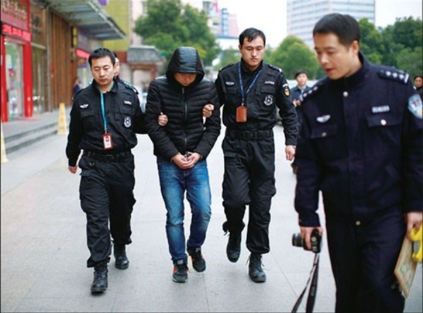 Police officers take the driver of a car to the spot in Pujian Road, Pudong, where he knocked down and killed a pedestrian on Thursday.(Photo/Shanghai Daily)