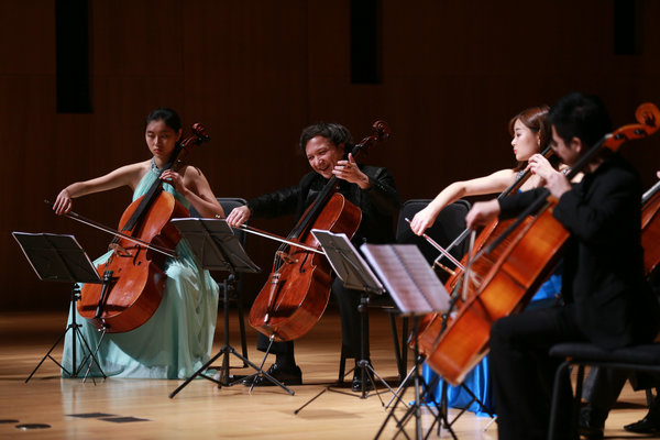 Chu Yibing (center) will celebrate his 50th birthday with a two-day musical event in Beijing.(PhotoChina Daily/Zou Hong)