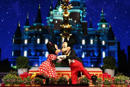 Cartoon characters Mickey and Minnie are seen at the launching ceremony of the creative landscapes of Shanghai Disneyland Resort in Shanghai, July 15, 2015. (Photo/Xinhua)