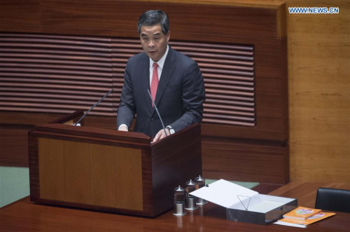 Hong Kong Chief Executive Leung Chun-ying delivers his annual policy address at the Legislative Council in Hong Kong, south China, Jan. 13, 2016. (Photo: Xinhua/Lui Siu Wai)