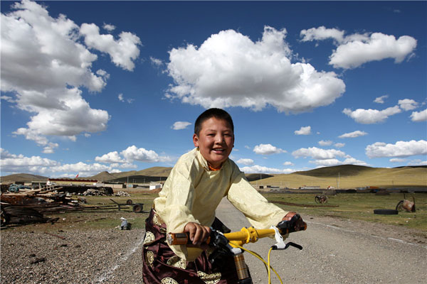 Samdrup Tsewang, 11, is a fourth-grade primary school pupil in Nagqu prefecture. Samdrup hopes to become a teacher when he grows up. (Photo: chinadaily.com.cn/Wang Zhuangfei)