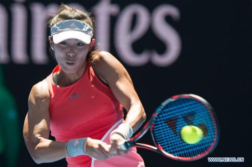 Wang Qiang of China returns the ball during the first-round match of women's singles of Australian Open Tennis Championships against Sloane Stephens of the United States at Melbourne Park in Melbourne, Australia, Jan. 18, 2016. Wang won 2-0. (Photo: Xinhua/Bai Xue)