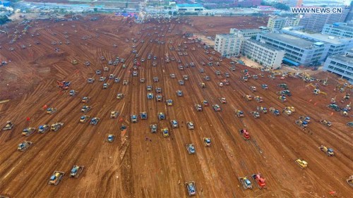 Photo taken on Dec. 28, 2015 shows excavators and bulldozers working at the landslide site at an industrial park in Shenzhen, south China's Guangdong Province.(Photo: Xinhua/Lu Hanxin)