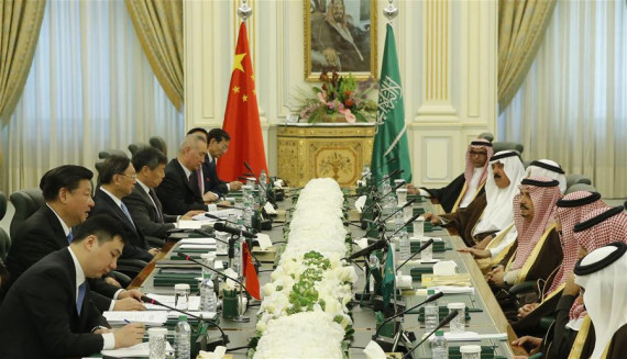 Chinese President Xi Jinping (2nd L) holds talks with Saudi King Salman bin Abdulaziz Al Saud (3rd R) in Riyadh, Saudi Arabia, Jan. 19, 2016. Xi arrived here on Tuesday for a state visit to Saudi Arabia, the first stop of his three-nation tour of the Middle East. (Photo: Xinhua/Ju Peng)