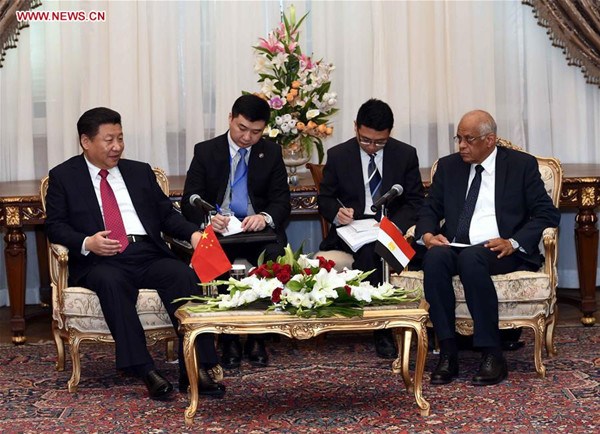 Chinese President Xi Jinping (1st L) meets with Ali Abdelaal (1st R), speaker of Egypt's newly-elected parliament, in Cairo, Egypt, Jan. 21, 2016. (Xinhua/Rao Aimin) 