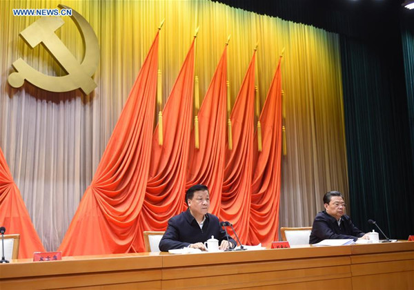 Liu Yunshan (L), a member of the Standing Committee of the Political Bureau of the Communist Party of China (CPC) Central Committee, addresses the closing ceremony of a symposium attended by ministers and provincial officials in Party School of the CPC in Beijing, capital of China, Jan. 21, 2016. (Xinhua/Xie Huanchi)