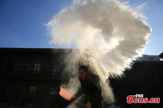 A man throws hot water into the freezing air to create a stunning scene in Harbin City, the capital of Northeast Chinas Heilongjiang Province, Jan. 21, 2016. The air temperature measured as low as minus 36 degrees Celsius. (Photo/IC)
