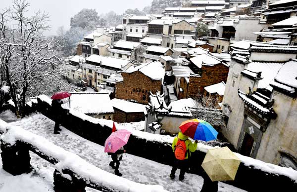 Heavy snow creates a picturesque scene in Wuyuan county, Jiangxi province. (Photos/China Daily)