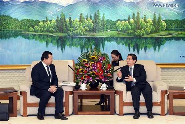 Chinese State Councilor and Minister of Public Security Guo Shengkun (R, front) meets with visiting Tajikistan State National Security Committee Chairman Saymumin Yatimov in Beijing, capital of China, Jan. 25, 2016. (Xinhua/Zhang Ling)