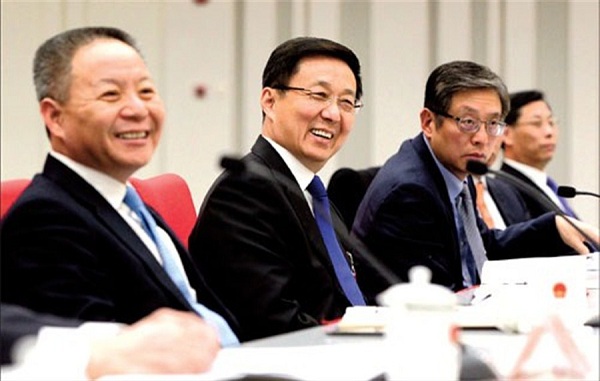 Shanghai Party Secretary Han Zheng (second left), Shen Xiaoming (left), Party secretary of the Pudong New Area, and Tu Guangshao, executive vice mayor of Shanghai, take part in a group discussion with lawmakers from the Pudong New Area yesterday.(Dong Jun)