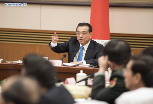 Chinese Premier Li Keqiang presides over a symposium to solicit opinions from leaders of non-Communist political parties, officials of the All-China Federation of Industry and Commerce, and prominent figures without party affiliation on the draft of an annual government work report and the country's 13th five-year plan for 2016-2020, in Beijing, capital of China, Jan. 25, 2016. (Photo: Xinhua/Li Xueren)