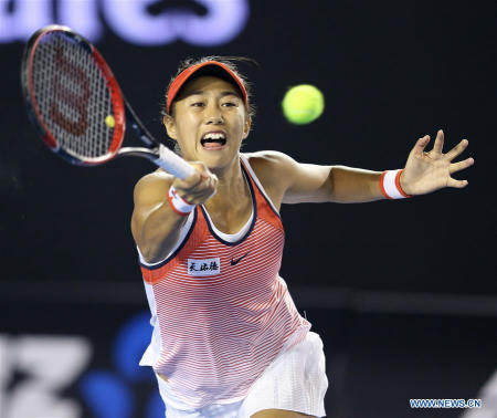 China's Zhang Shuai returns the ball during the 4th round match of women's singles against Madison Keys of the United States at the Australian Open Tennis Championships in Melbourne, Australia, Jan. 25, 2016. (Photo: Xinhua/Bi Mingming)