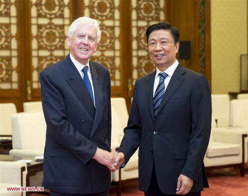 Chinese Vice President Li Yuanchao (R) meets with Lord Charles Powell, a member of the British House of Lords, in Beijing, capital of China, Jan. 27, 2016. (Photo: Xinhua/Xie Huanchi)
