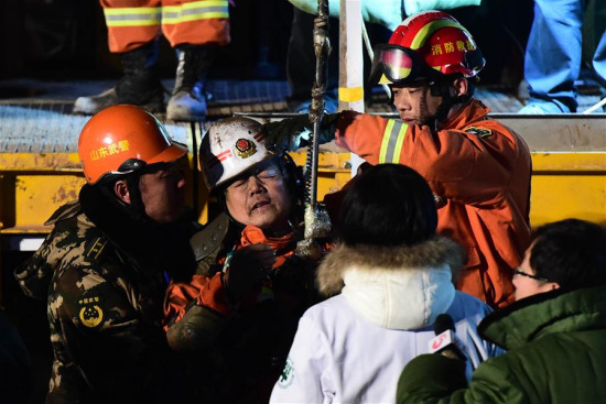 A miner is lifted from a collapsed mine in Pingyi, east China's Shandong Province, Jan. 29, 2016. Four workers were rescued from a collapsed gypsum mine in Shandong on Friday night after spending 36 days trapped underground. (Photo: Xinhua/Guo Xulei)