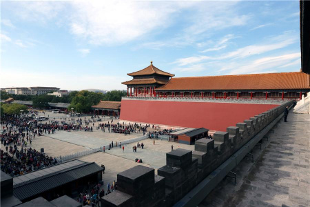 Tourists visit a newly opened area that runs from the Meridian Gate to the Donghua Gate inside the Palace Museum in Beijing that. (Photo: Asianewsphoto/Jiang Dong)