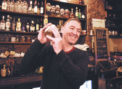 Barkeeper Jeremy Hayes prepares a drink for customers at his bar, Shipyard, on Shuguang Road, Hefei. Provided to China Daily