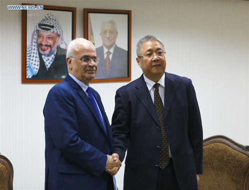 China's Special Envoy on Middle East affairs Gong Xiaosheng(R) shakes hands with Saeb Erekat, Palestinian chief negotiator and secretary general of Palestine Liberation Organization (PLO) executive committee during their meeting in Ramallah on Jan. 31, 2016. (Photo: Xinhua/Liu Liwei)