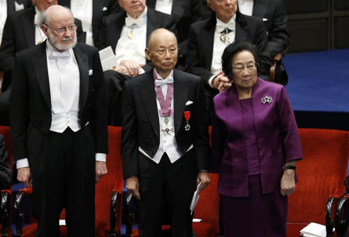 2015's Nobel laureates in Physiology or Medicine William C. Campbell (L), Satoshi Omura (C) and Tu Youyou attend the Nobel Prize award ceremony at the Concert Hall in Stockholm, capital of Sweden, Dec. 10, 2015. (Photo: Xinhua/Ye Pingfan)