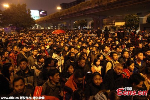 Frustrated passengers are stranded in the waiting hall at a railway station in Guangzhou, South Chinas Guangdong province after several trains were delayed due to equipment failure and bad weather condition on February 1, 2016.(Photo/IC)
