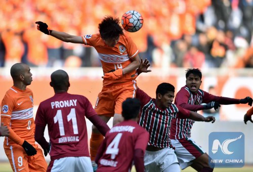 Yang Xu (above) of China's Shandong Luneng FC heads the ball during the preliminary round match against India's Mohun Bagan at the 2016 AFC Champions League in Jinan, capital of east China's Shandong Province, on Feb. 2, 2016. China's Shandong Luneng FC won 6-0. (Photo: Xinhua/Zhu Zheng)