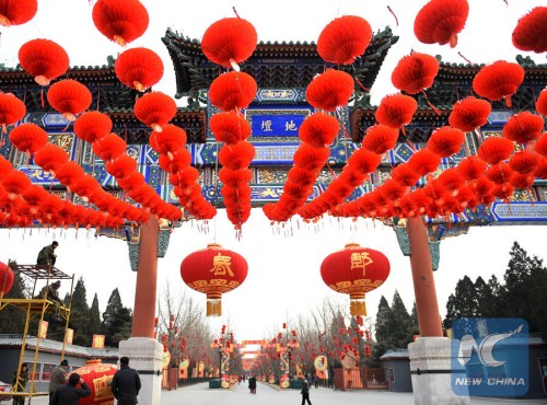 Various red lanterns are hung up in Ditan Park in Beijing, capital of China, Jan. 30, 2016. (Photo: Xinhua/Zhang Chenlin)