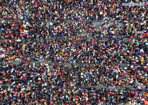 Passengers rushing home for the coming Spring Festival, or the Chinese Lunar New Year, are seen stranded out of Guangzhou railway station in Guangzhou,south China's Guangdong Province, Feb. 2, 2016.Some 50,000 passengers were detained in the railway station due to delays of trains caused by continous bad weather. (Photo: Xinhua/Liu Dawei) 