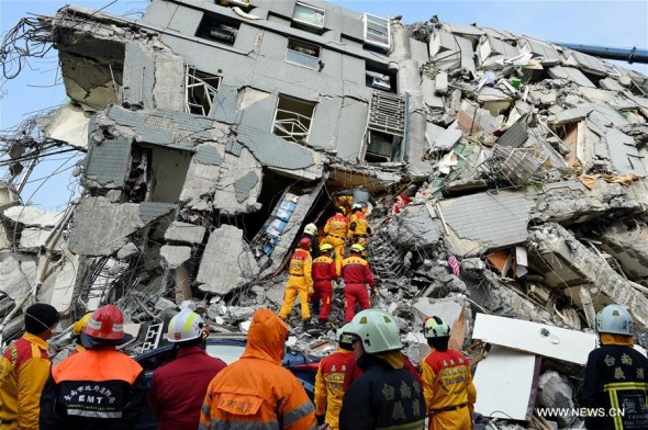 Rescuers try to look for victims at the site where a building collapsed during an earthquake in Tainan City, southeast China's Taiwan, Feb. 6, 2016.   (Photo: Xinhua/Zhang Guojun)