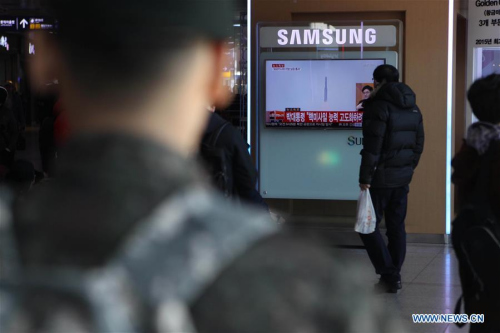 South Korean citizens watch a TV news program with a file footage about the Democratic People's Republic of Korea (DPRK) long-range missile launch, at Seoul Railway Station in Seoul, South Korea, Feb.7, 2016. (Photo: Xinhua/Seongbin Kang)
