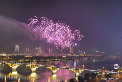 Fireworks paint the sky over the Juzizhou Bridge in Changsha, capital of central China's Hunan Province, Feb. 7, 2016. A musical firework show was held in Changsha on Sunday night marking the Chinese Lunar New Year. (Photo: Xinhua/Long Hongtao)