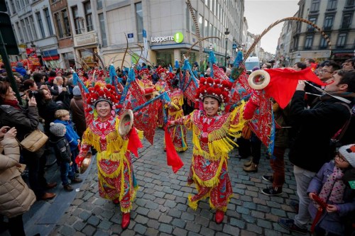 Performers take part in the Chinese New Year Parade in Brussels, Belgium, Feb. 6, 2016. (Photo: Xinhua/Zhou Lei)