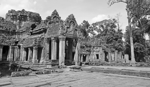 Temples in Angkor tell us the art and civilization of the Khmer Empire.(Photo by Xu Lin/China Daily)