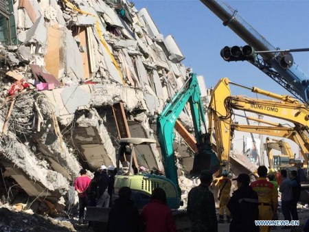Rescuers move the debris of a car while searching for survivors at a collapsed building in Tainan City, southeast China's Taiwan, Feb. 8, 2016. (Photo/Xinhua)