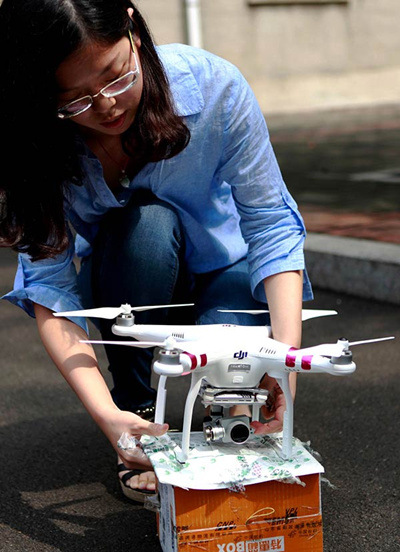 Many logistics companies seek to use drones for the delivery of goods, but many policy hurdles remain. (Photo: China Daily/Cui Pengsen)