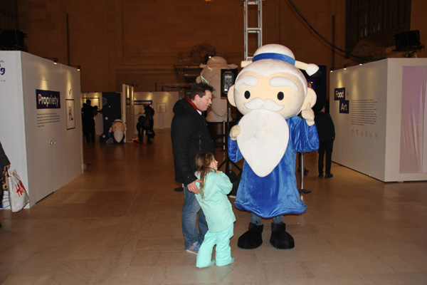 Bowen Nelson, a tourist from England, visited the event of Hello Kongzi at New York's Grand Central on February 17. He said the down-to-the-earth version of Confucius was more accessible to westerners like him and his families. LONG YIFAN/ FOR CHINA DAILY