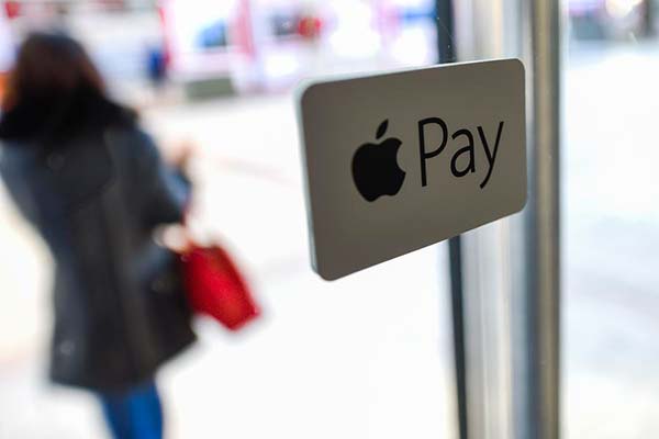 Apple Inc launched its mobile payment service Apple Pay in the Chinese mainland on Feb 18, 2016.(Photo/Xinhua)