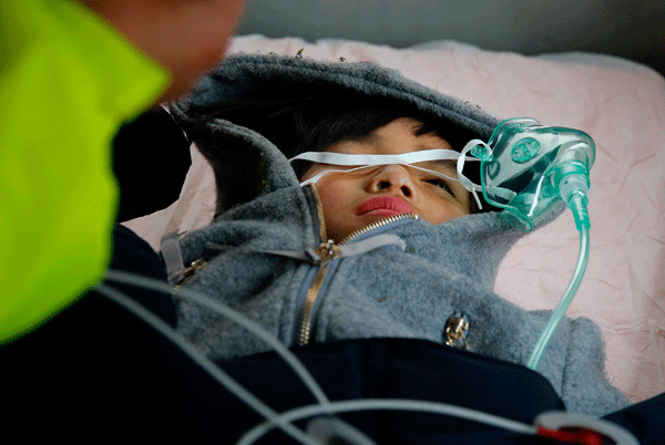 An ambulance rushes Chen Xinyi to a hospital after she and two other missing children were found on Friday in Zhejiang province. Shen Zhicheng / For China Daily