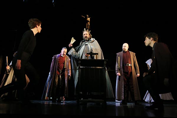 The Royal Shakespeare Company, led by its artistic director Gregory Doran, is touring China with Henry IV, Part I, Henry IV, Part II and Henry V. (Photo by Jiang Dong/China Daily)