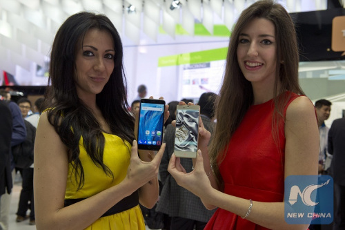 Models show the ZTE V7 device (L) and the Nubia Z9 (R) at the Mobile World Congress 2016 in Barcelona, Spain, Feb. 22, 2016. The Mobile World Congress (MWC), the most important mobile communication event in the world, opened its doors in Barcelona on Monday. (Photo: Xinhua/Lino De Vallier)