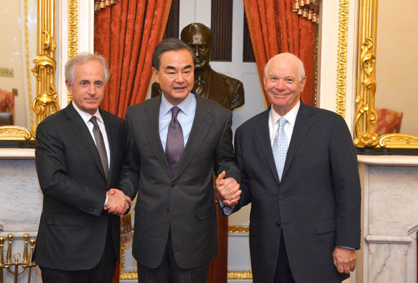 Chinese Foreign Minister Wang Yi (center) poses for a photo with Senate Foreign Relations Committee Chairman Bob Corker (left) and ranking member Ben Cardin during a visit to the Capitol Hill on Wednesday. (Photo/Xinhua)