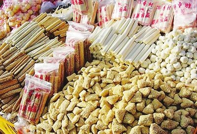 Guandong Candy is a sticky treat made out of glutinous millet and sprouted wheat.