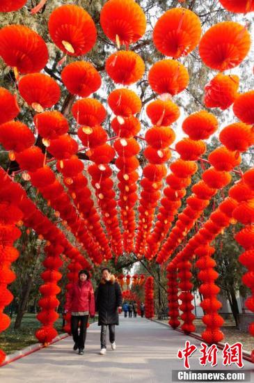 The Temple of Earth, or Ditan Park is decorated for the upcoming Chinese New Year in Beijing, Jan 29, 2016.