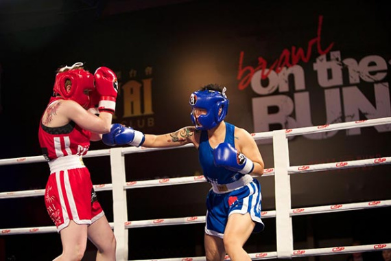 Of the women who have taken part in CSP's white-collar boxing events, Jackie Zhang (right) is one of the most experienced fighters. (Photo by Gao Erqiang/China Daily)