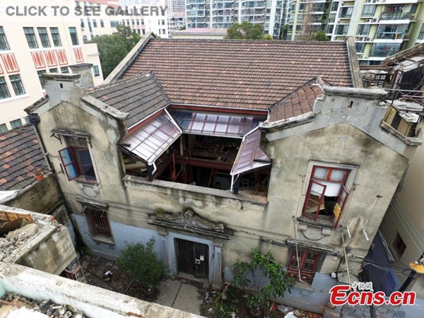 Shanghai's Hongkou district government suspended the demolition on a building, which was once a major local comfort houses where Japanese troops forced 