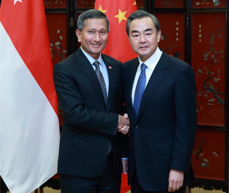 Chinese Foreign Minister Wang Yi (R) meets with Singaporean Foreign Minister Vivian Balakrishnan in Beijing, capital of China, Feb. 29, 2016. (Photo: Xinhua/Ding Haitao)