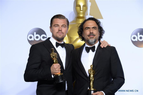 Leonardo DiCaprio (L) and director Alejandro G. Inarritu of The Revenant pose after winning the best actor and best director respectively during the 88th Academy Awards in Los Angeles, the United States, on Feb. 28, 2016. (Photo: Xinhua/Yang Lei)