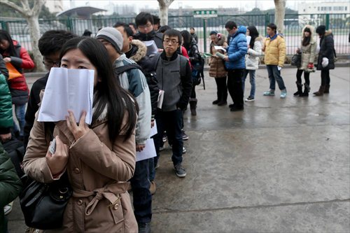 Students line up before entering the hall to sit the postgraduate entrance exams. (Photo: Yang Hui/GT)
